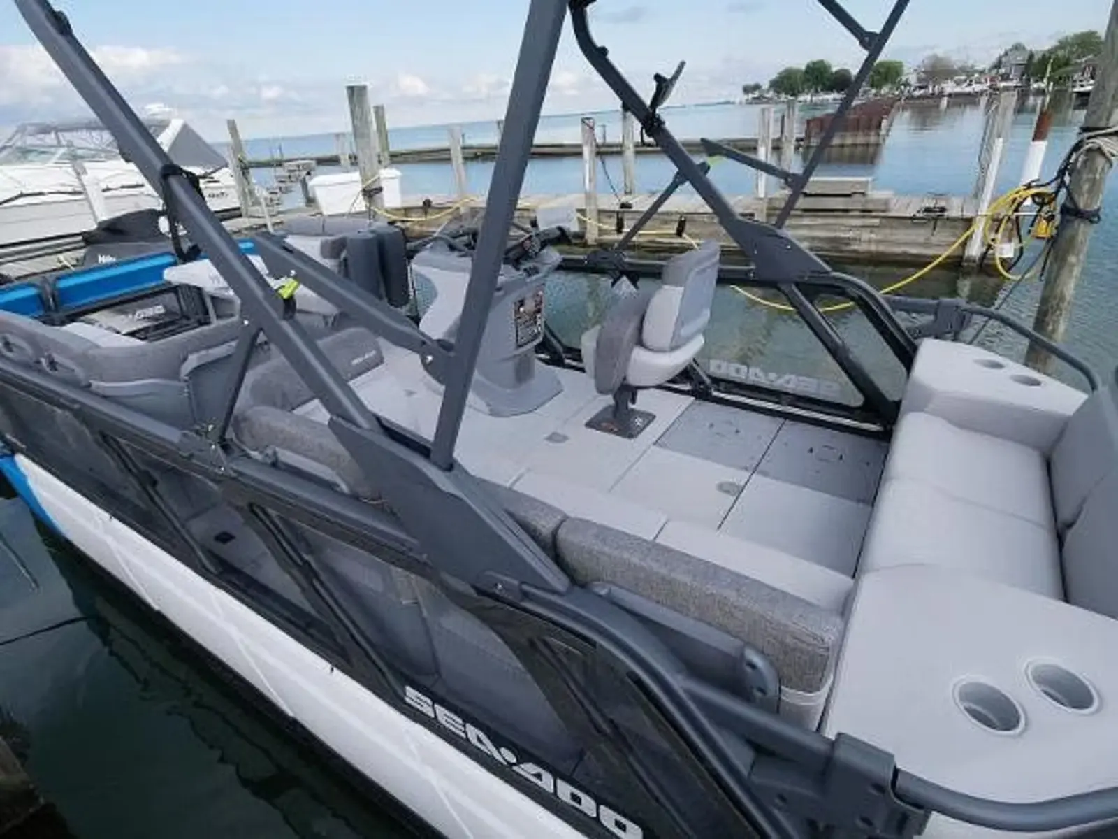 SeaDoo Switch Pontoon — photo 2 of 3