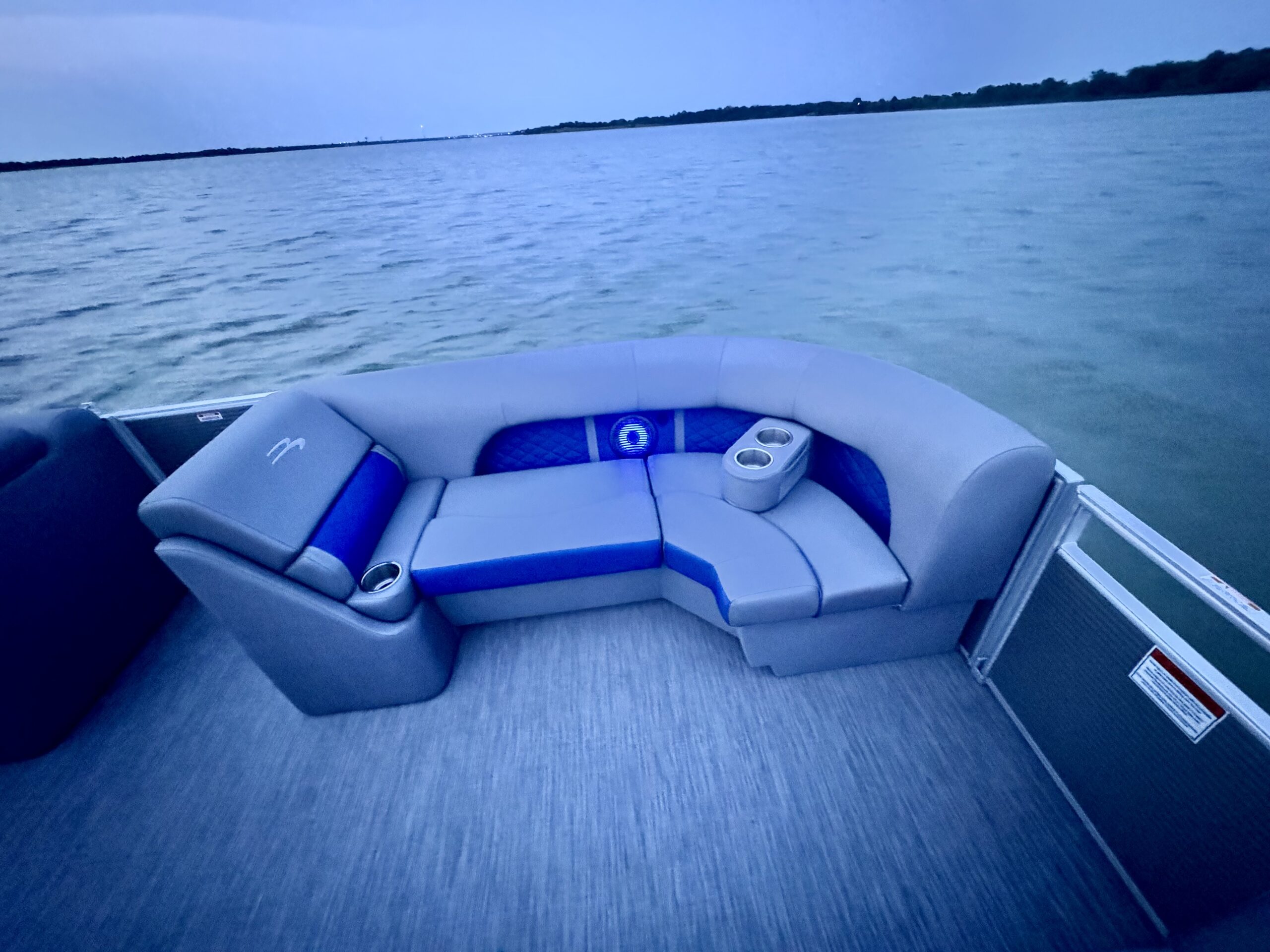 Bennington Luxury Pontoon — photo 4 of 6