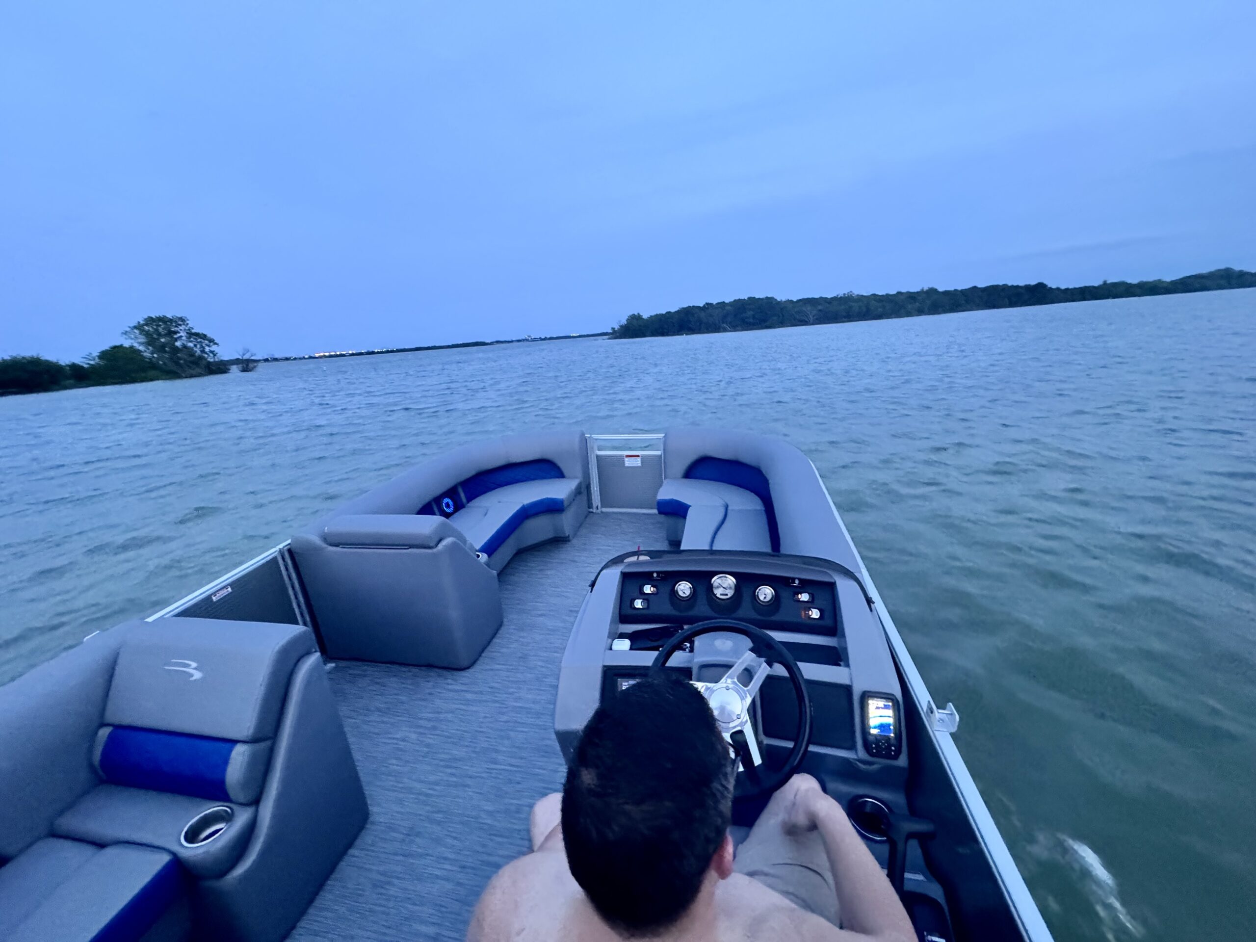 Bennington Luxury Pontoon — photo 5 of 6